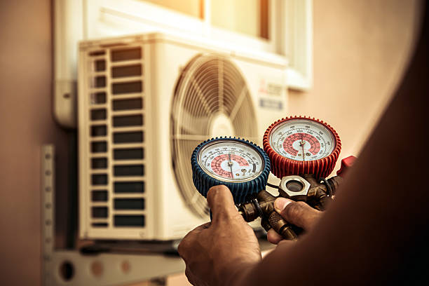 Professional Ac Installation technician working in Old Bethpage, NY